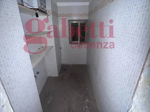 Negozio in Cosenza via Alimena  13, Cosenza (CS)