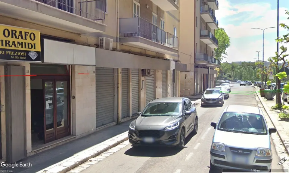 Negozio in Via Martiri delle Fosse Ardeatine  19, Brindisi (BR)