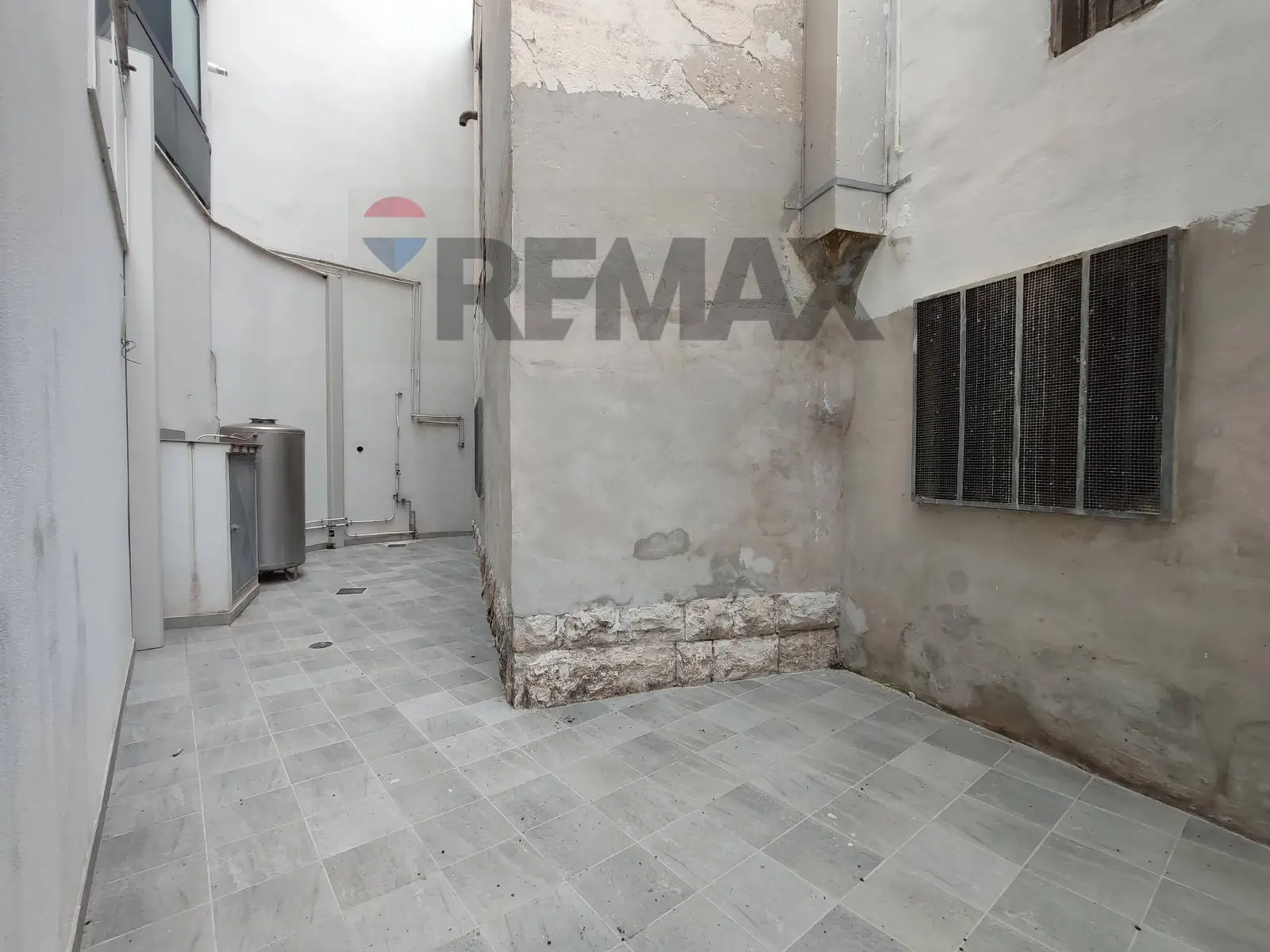 Locale Commerciale in Affitto a Mola di Bari