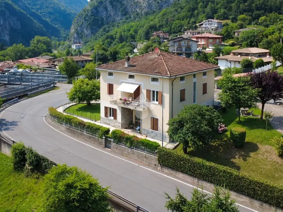 Porzione di bifamiliare in vendita a Barghe