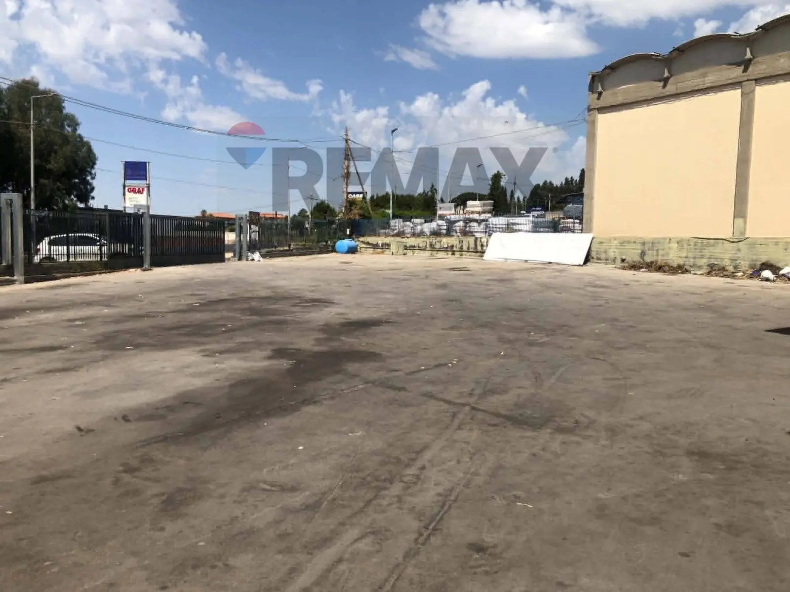 Locale Commerciale in Affitto a Motta Sant'Anastasia