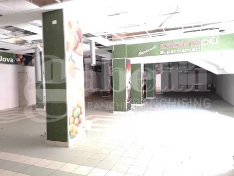 Magazzino in via Marcello Candia , Napoli (NA)