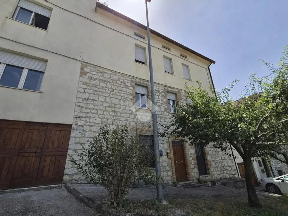 6 locali in vendita a Gubbio