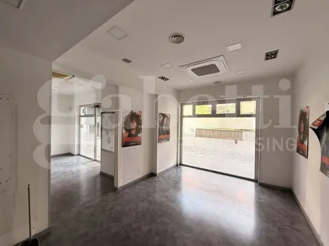 Negozio in Via Vincenzo Renieri 28/30, Roma (RM)