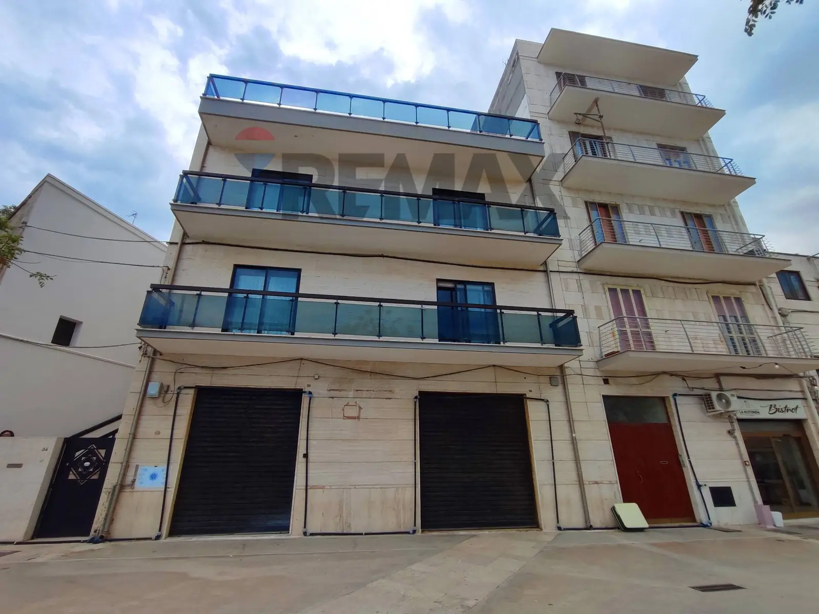 Locale Commerciale in Affitto a Mola di Bari