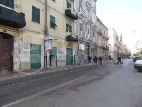 Negozio in Via Principe Amedeo 276, Taranto (TA)