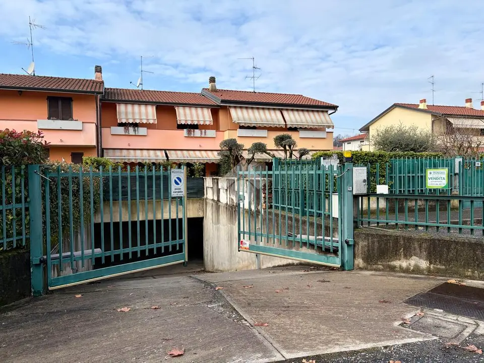 Box / posti auto in vendita a Bonate Sopra