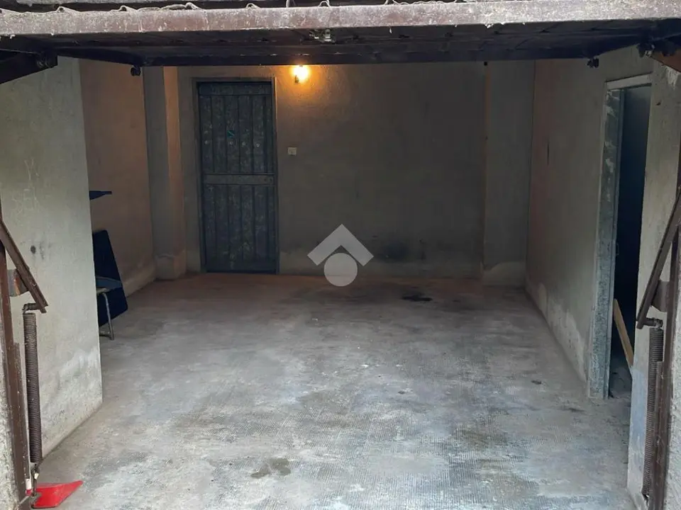 Box / posti auto in affitto a Ciriè