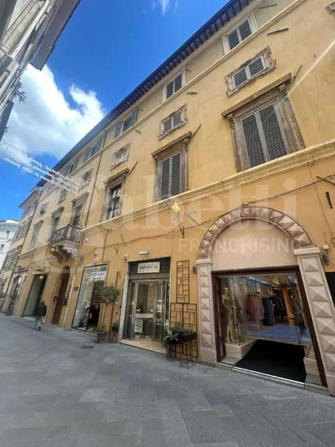 Appartamento in Corso Cavour, Foligno (PG)