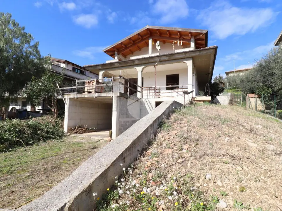 Casa indipendente in vendita a Collecorvino