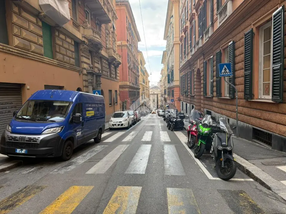 Box / posti auto in vendita a Genova