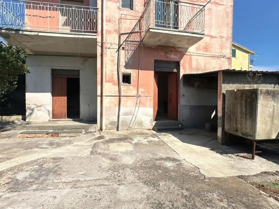 Casa semindipendente in vendita a Lettere