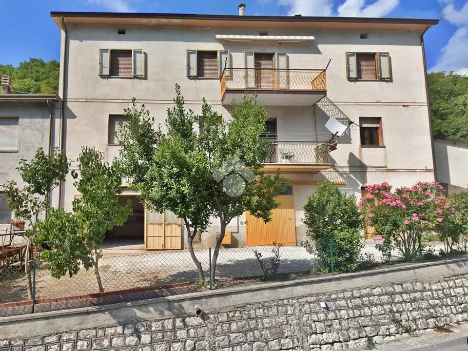 5 locali in vendita a Nocera Umbra