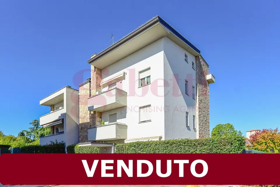 Appartamento in via Borgognone  44, Cantù (CO)