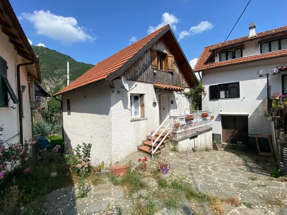 Casa indipendente in vendita a Montoggio