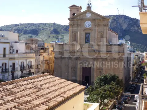 Appartamento in Via Gregorietti, Bagheria (PA)