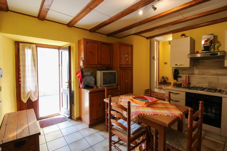 Appartamento in Via caroni 16, Alta Valle Intelvi (CO)