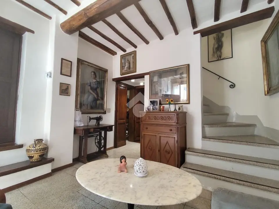 Casa semindipendente in vendita a Foligno