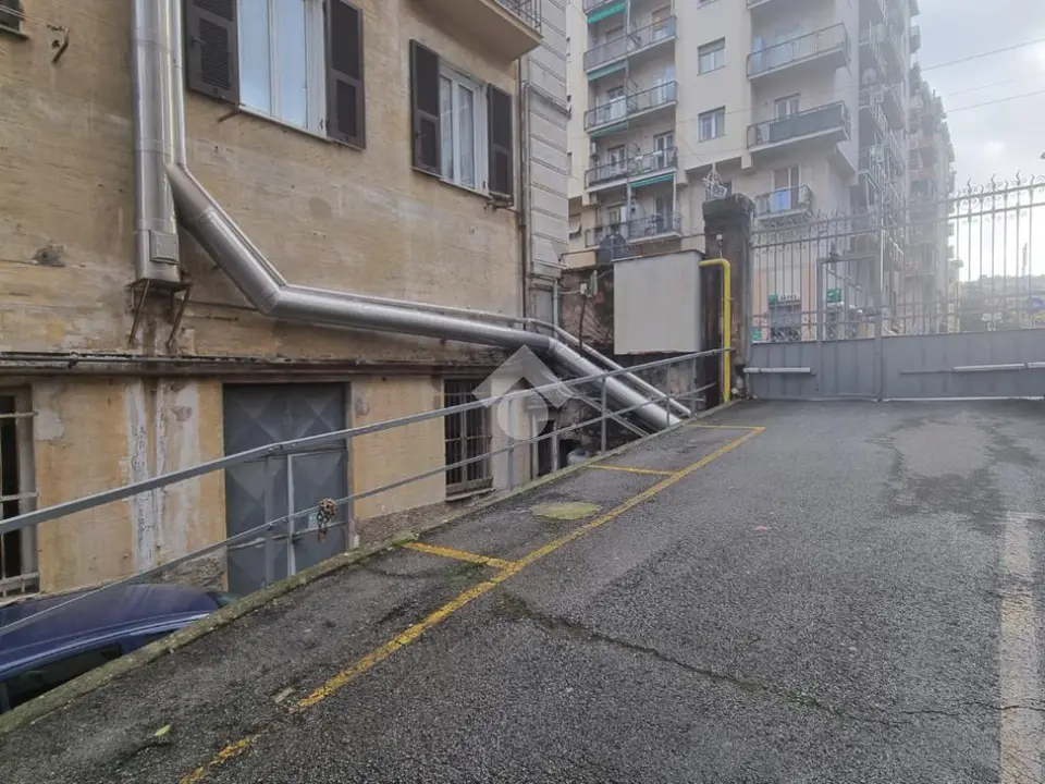 Posto auto in vendita a Genova