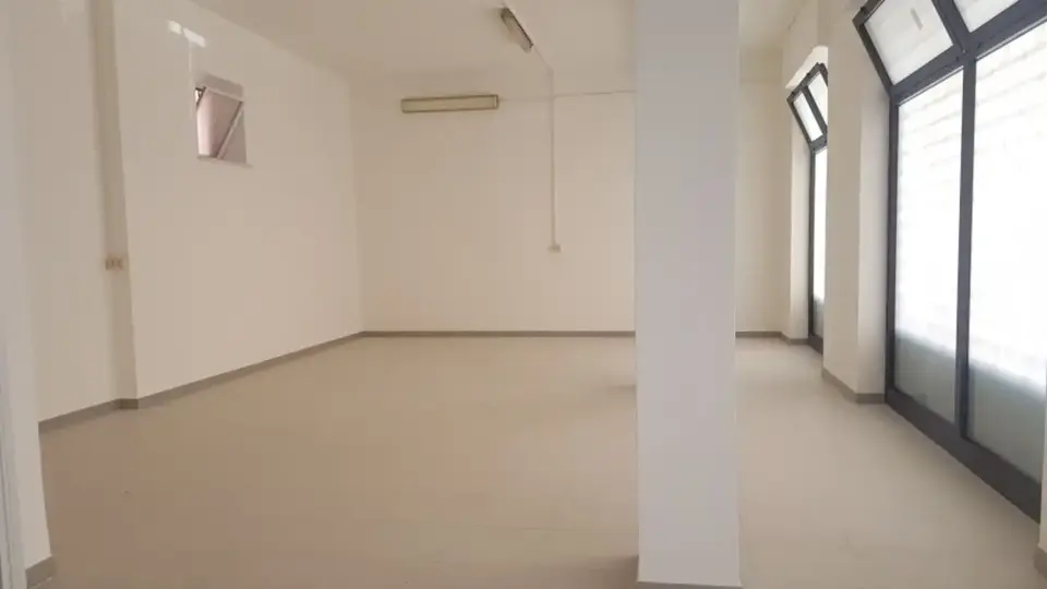 Negozio in Via Afro Tondelli, Ciampino (RM)