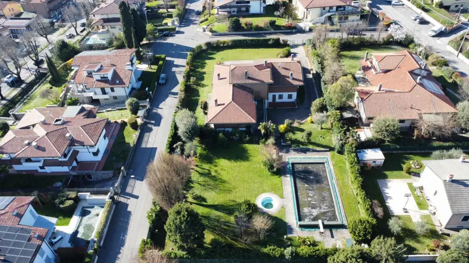 Appartamento in via del poggio 1, Rovato (BS) 1800 m², 5 locali, 5 bagni