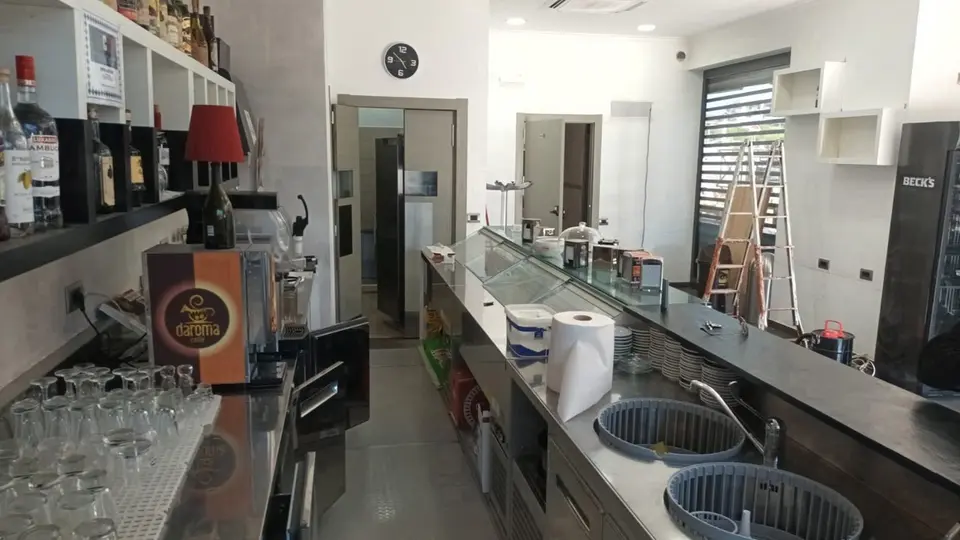 Negozio in Via della Pineta Sacchetti 00, Roma (RM)