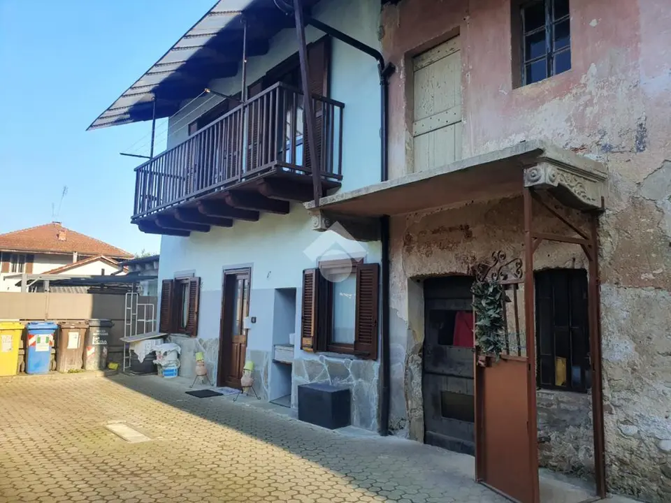 Casa semindipendente in vendita a Front