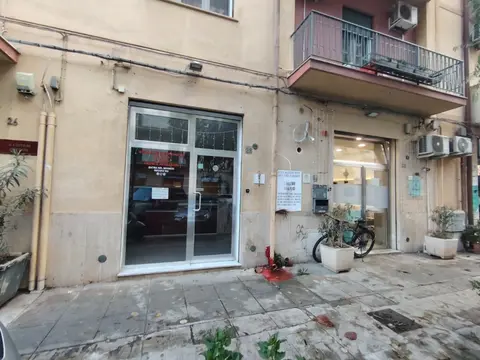 Negozio in Via Alfieri  28, Palermo (PA)