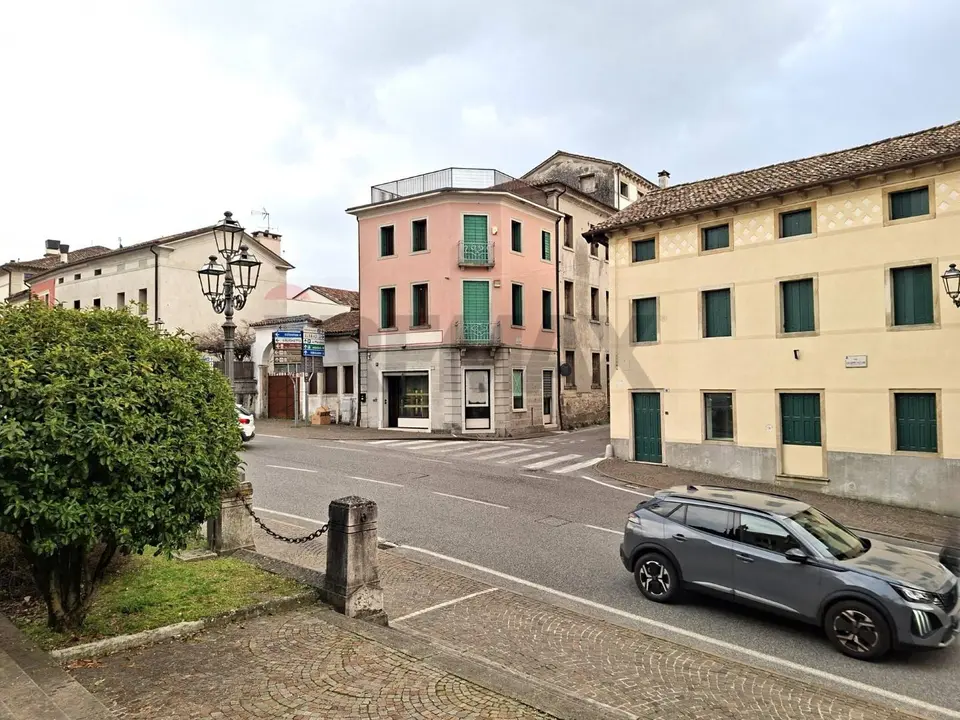 Locale Commerciale in Vendita a Pieve di Soligo