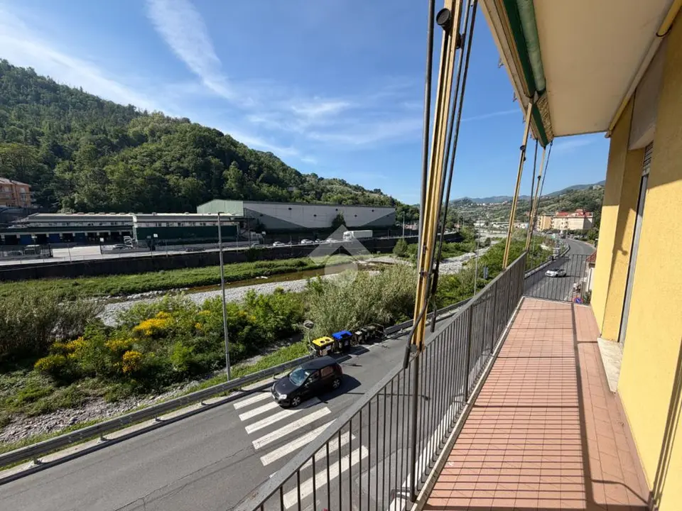 5 locali in vendita a Serra Riccò