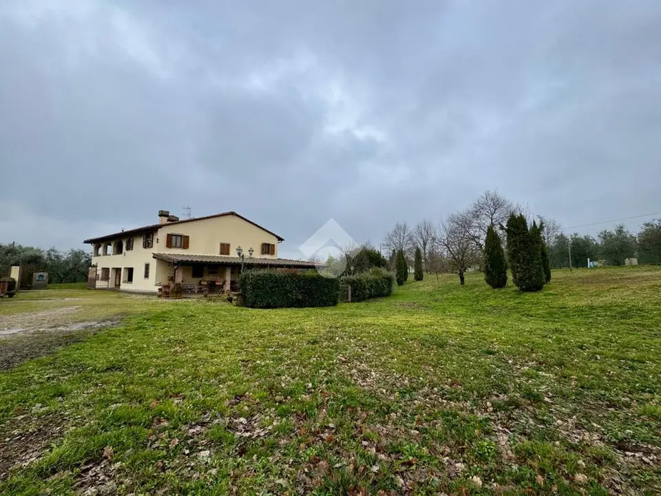 Casa indipendente in vendita a Reggello