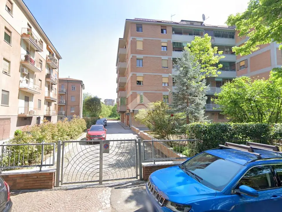 Box / posti auto in vendita a Modena