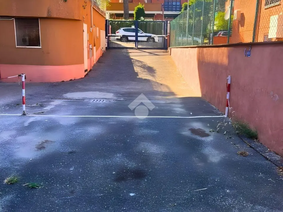 Box / posti auto in affitto a Roma