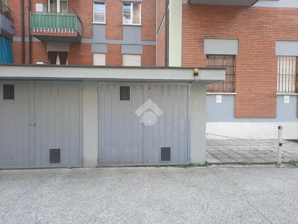 Box / posti auto in vendita a Verona