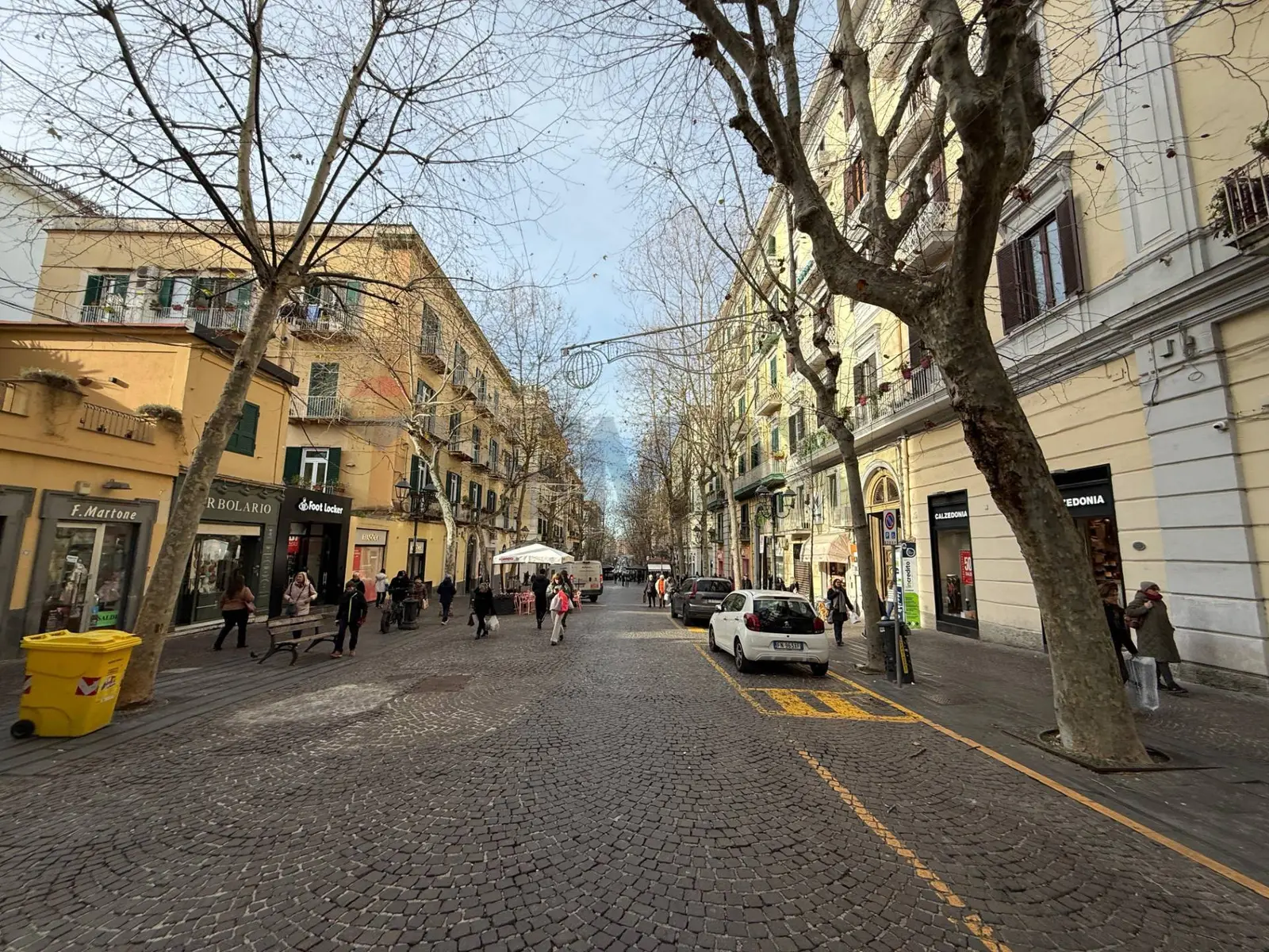 Locale Commerciale in Affitto a Napoli