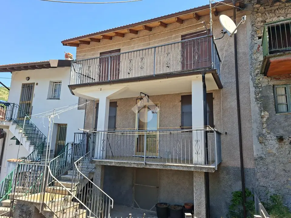 Casa semindipendente in vendita a Vobbia