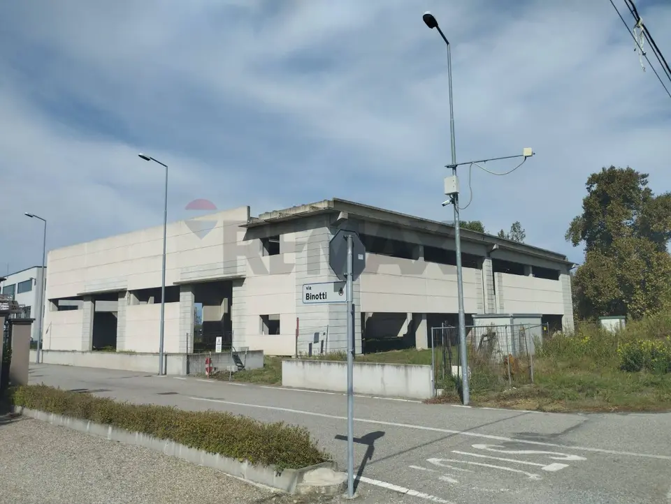 Locale Commerciale in Vendita a Nibbiola