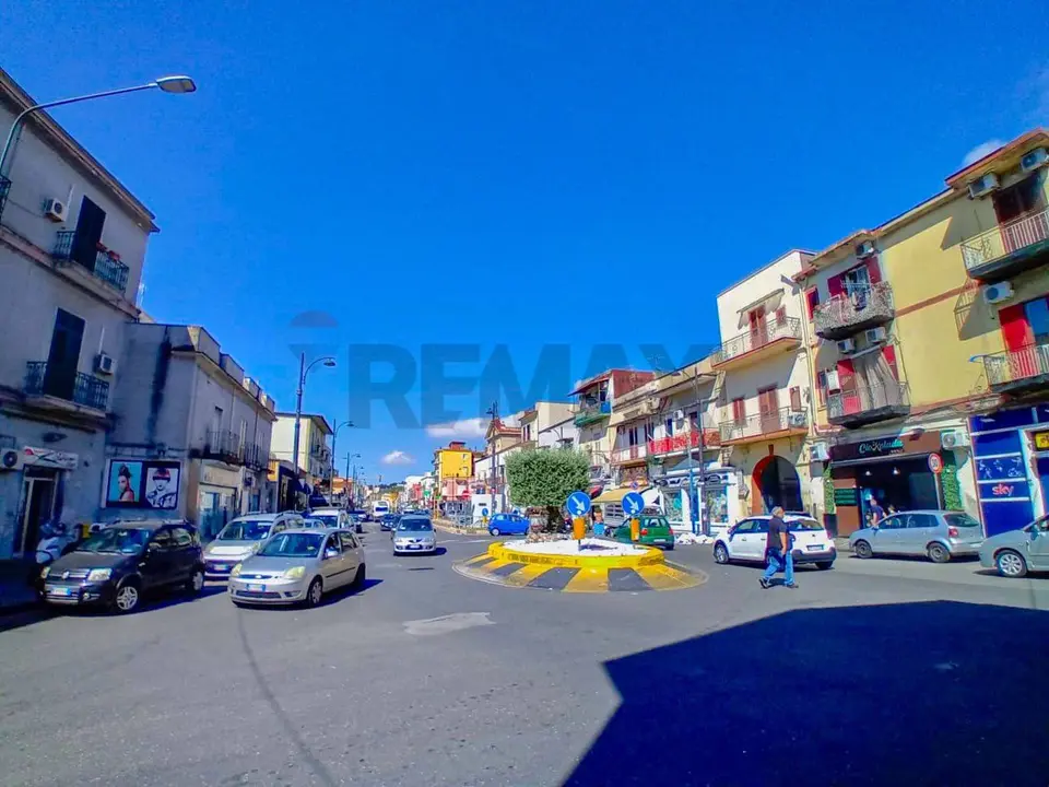 Locale Commerciale in Affitto a Napoli