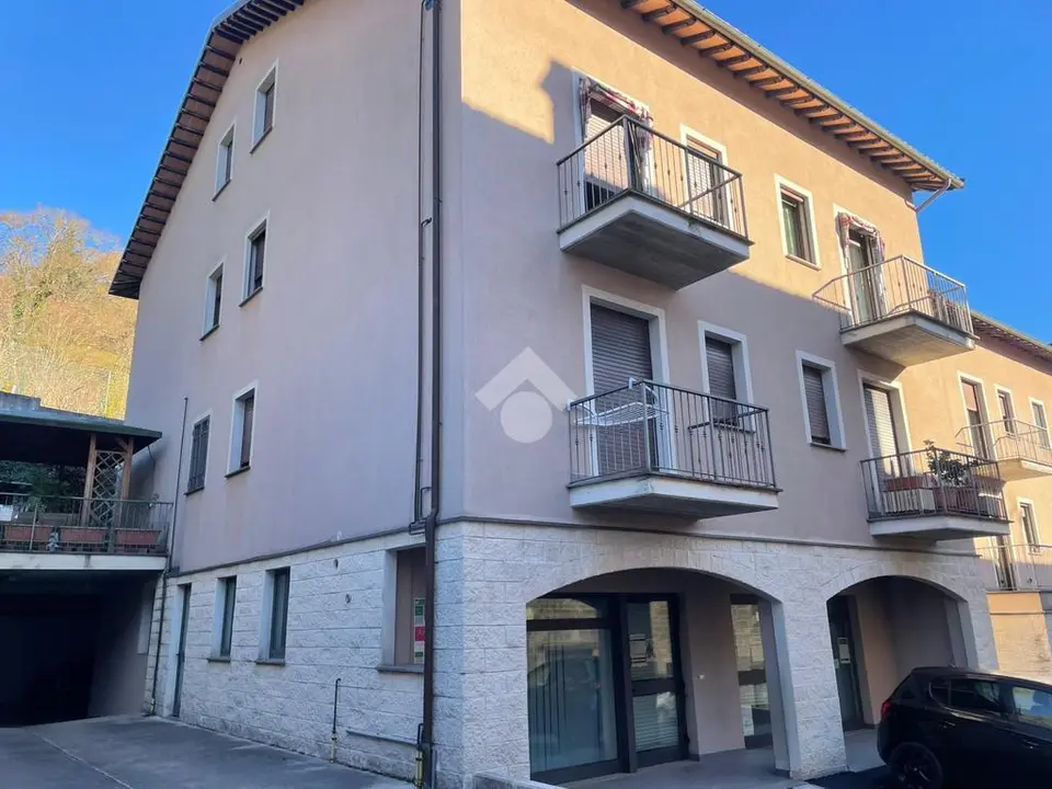 Quadrilocale in vendita a Scheggia E Pascelupo
