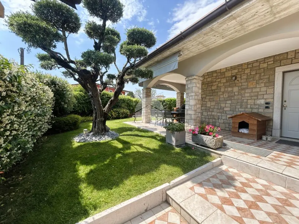Villa singola in vendita a Rovato