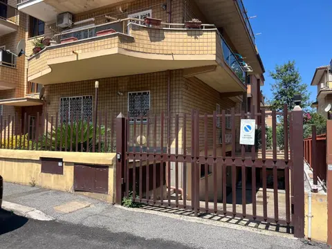 Box in Via Gasperina, Roma (RM)