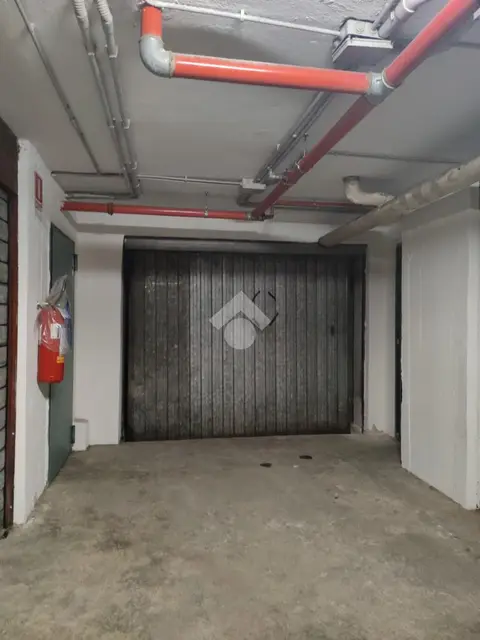 Box / posti auto in vendita a Verona