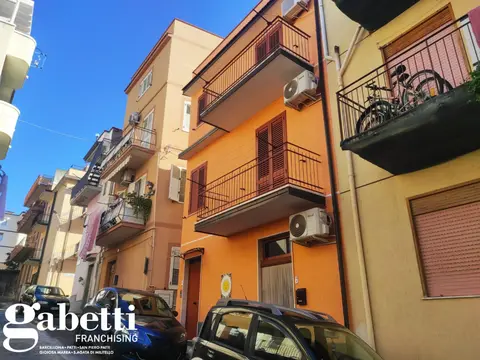 Casa Indipendente in Vico Minerva Snc, Gioiosa Marea (ME)