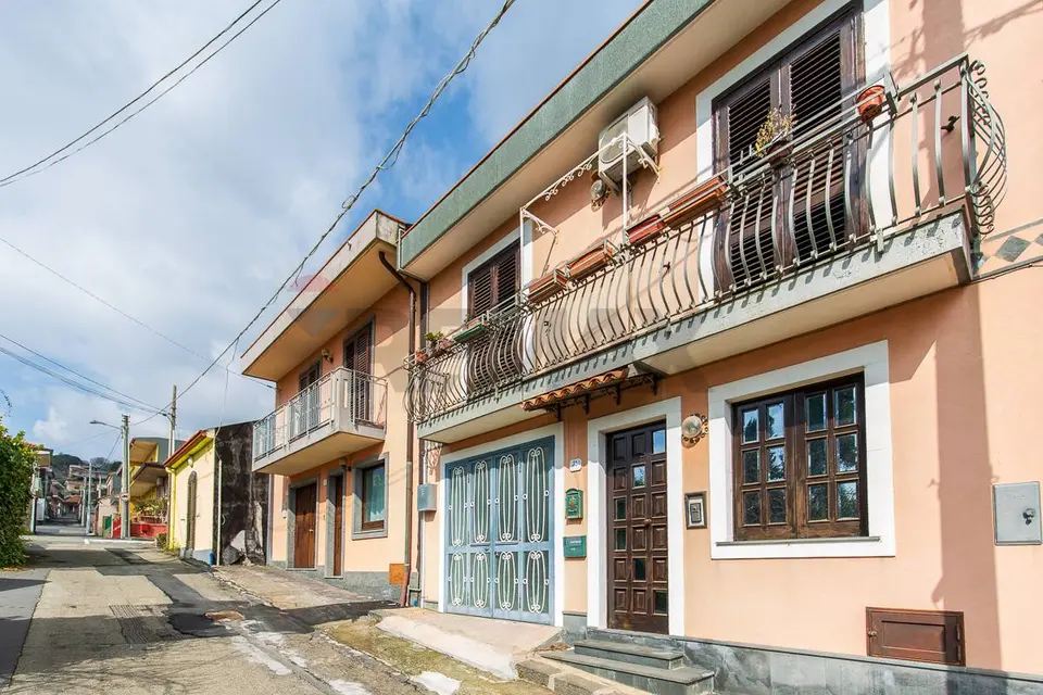 Casa Indipendente in Vendita a Zafferana Etnea
