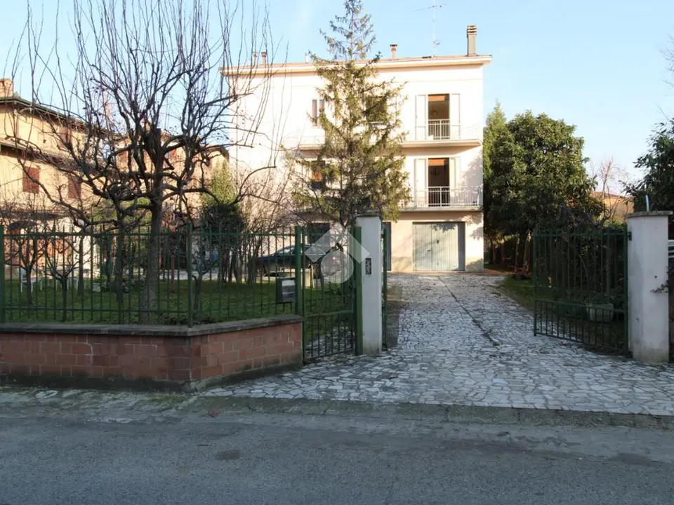 Bifamiliare in vendita a Sassuolo