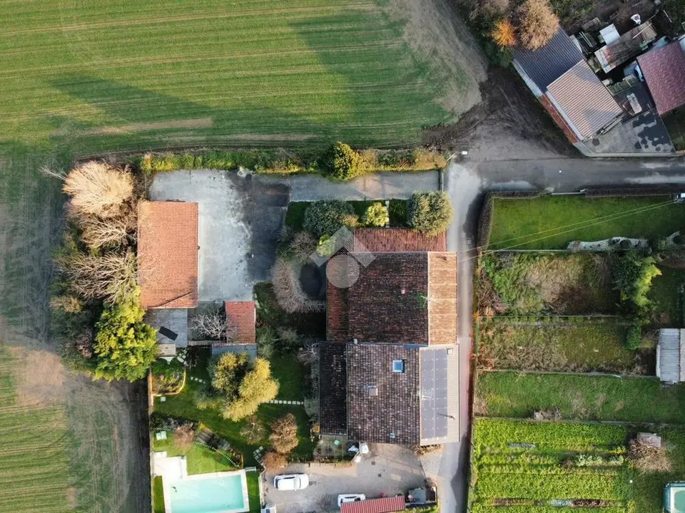 Casa indipendente in vendita a Dello