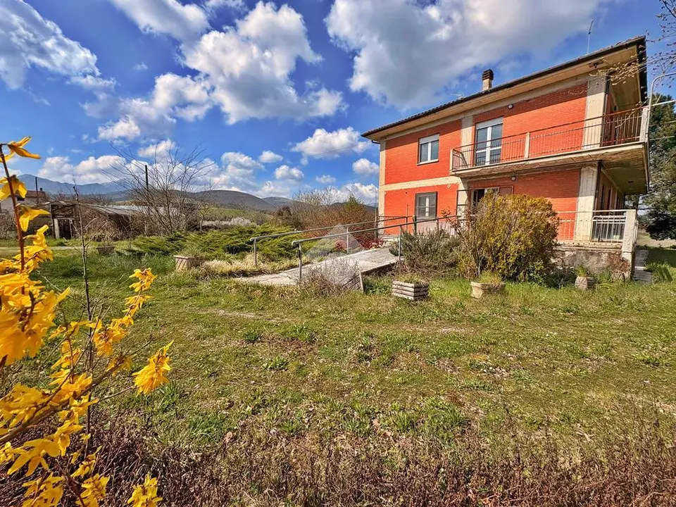 Villa singola in vendita a Fabriano