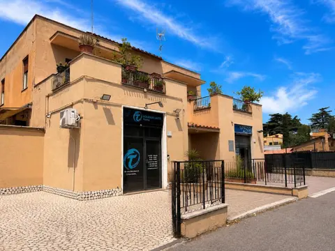 Appartamento in Via Appia Nuova, Roma (RM)