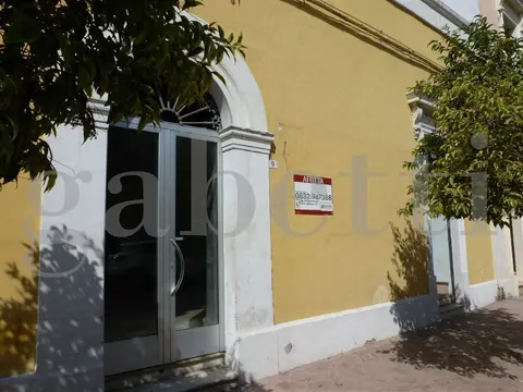 Negozio in via Cosimo Mariano 11, Copertino (LE)