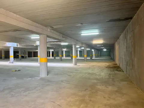 Box in PIAZZA SANDRO PERTINI SNC, Taranto (TA)